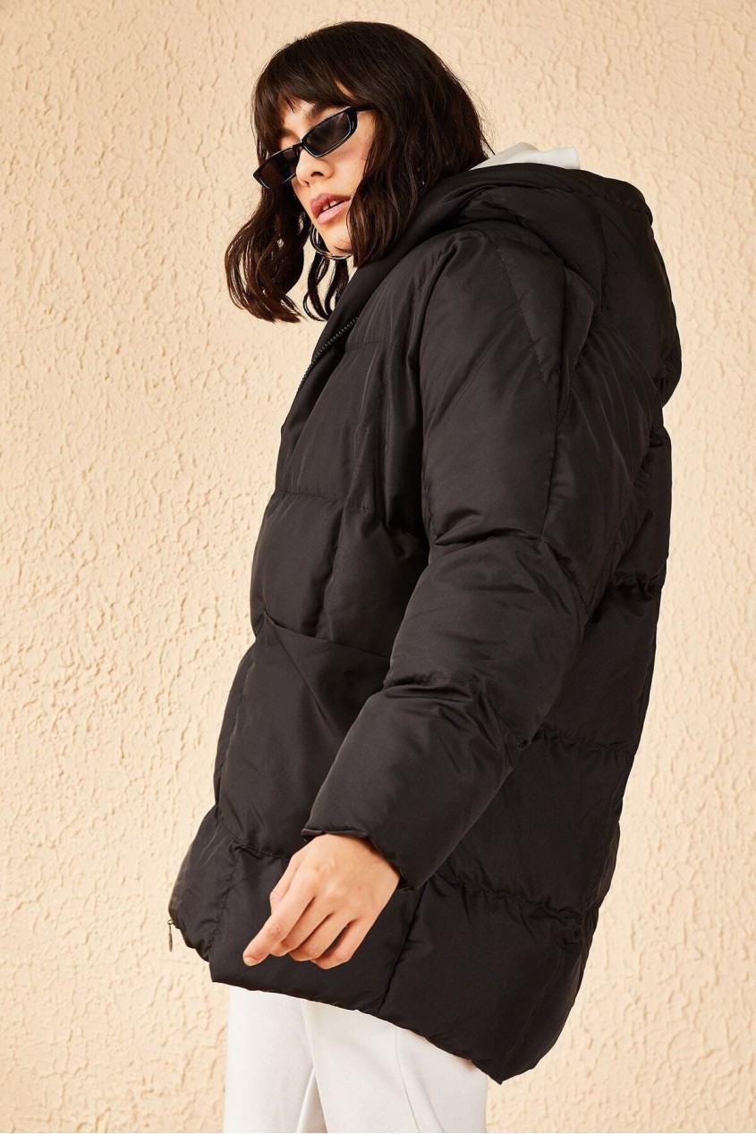 Kadın Siyah Büyük Çift Cepli Kapüşonlu Oversize Şişme Mont Kadın Siyah Büyük Çift Cepli Kapüşonlu Oversize Şişme Mont