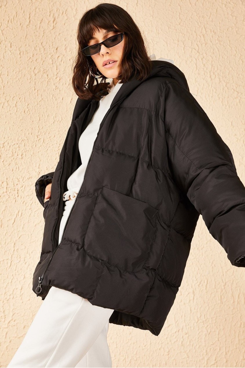 Kadın Siyah Büyük Çift Cepli Kapüşonlu Oversize Şişme Mont Kadın Siyah Büyük Çift Cepli Kapüşonlu Oversize Şişme Mont