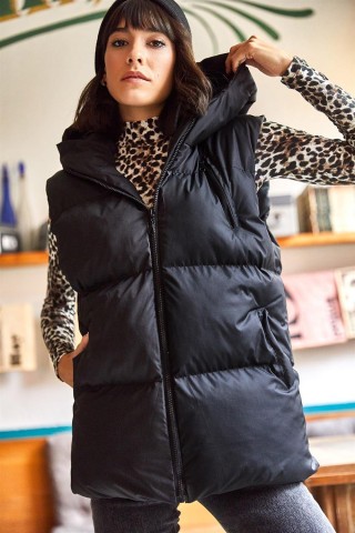 Kadın Siyah Kapüşonlu Dolumlu 3 Cepli Şişme Yelek Kadın Siyah Kapüşonlu Dolumlu 3 Cepli Şişme Yelek