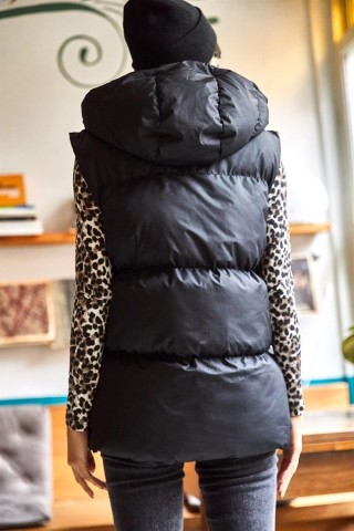 Kadın Siyah Kapüşonlu Dolumlu 3 Cepli Şişme Yelek Kadın Siyah Kapüşonlu Dolumlu 3 Cepli Şişme Yelek