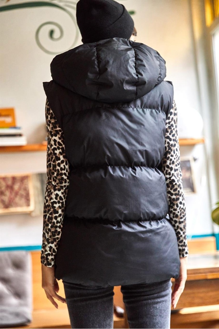Kadın Siyah Kapüşonlu Dolumlu 3 Cepli Şişme Yelek Kadın Siyah Kapüşonlu Dolumlu 3 Cepli Şişme Yelek