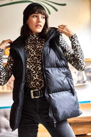 Kadın Siyah Kapüşonlu Dolumlu 3 Cepli Şişme Yelek Kadın Siyah Kapüşonlu Dolumlu 3 Cepli Şişme Yelek