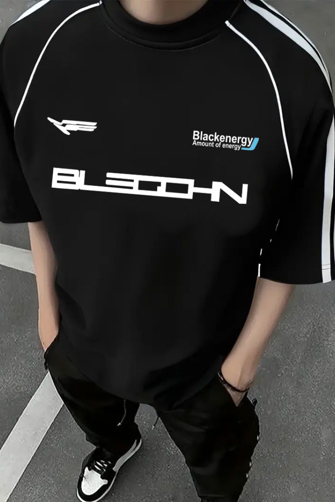 Siyah Oversize Omuz Şeritli Arabiyeli Blackenergy Baskılı Bisiklet Yaka Penye T-Shirt Siyah Oversize Omuz Şeritli Arabiyeli Blackenergy Baskılı Bisiklet Yaka Penye T-Shirt