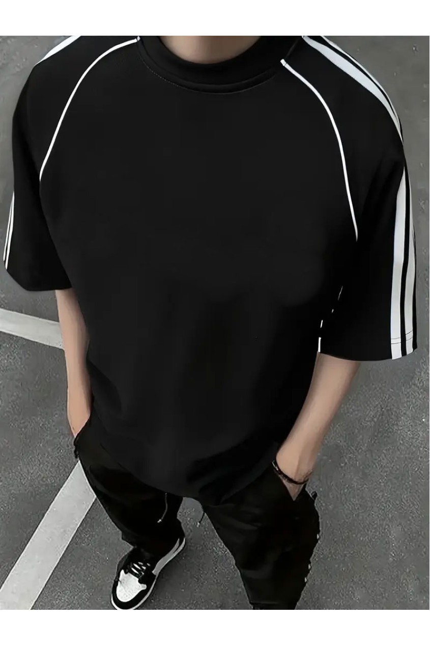 Siyah Oversize Omuz Şeritli Arabiyeli Bisiklet Yaka Penye T-Shirt Siyah Oversize Omuz Şeritli Arabiyeli Bisiklet Yaka Penye T-Shirt