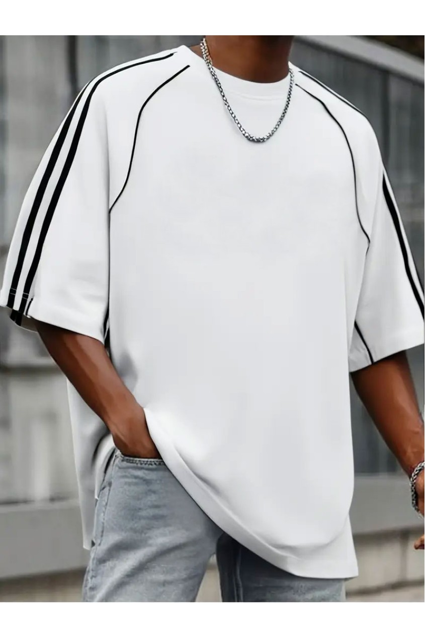 Beyaz Oversize Omuz Şeritli Arabiyeli Bisiklet Yaka Penye T-Shirt Beyaz Oversize Omuz Şeritli Arabiyeli Bisiklet Yaka Penye T-Shirt