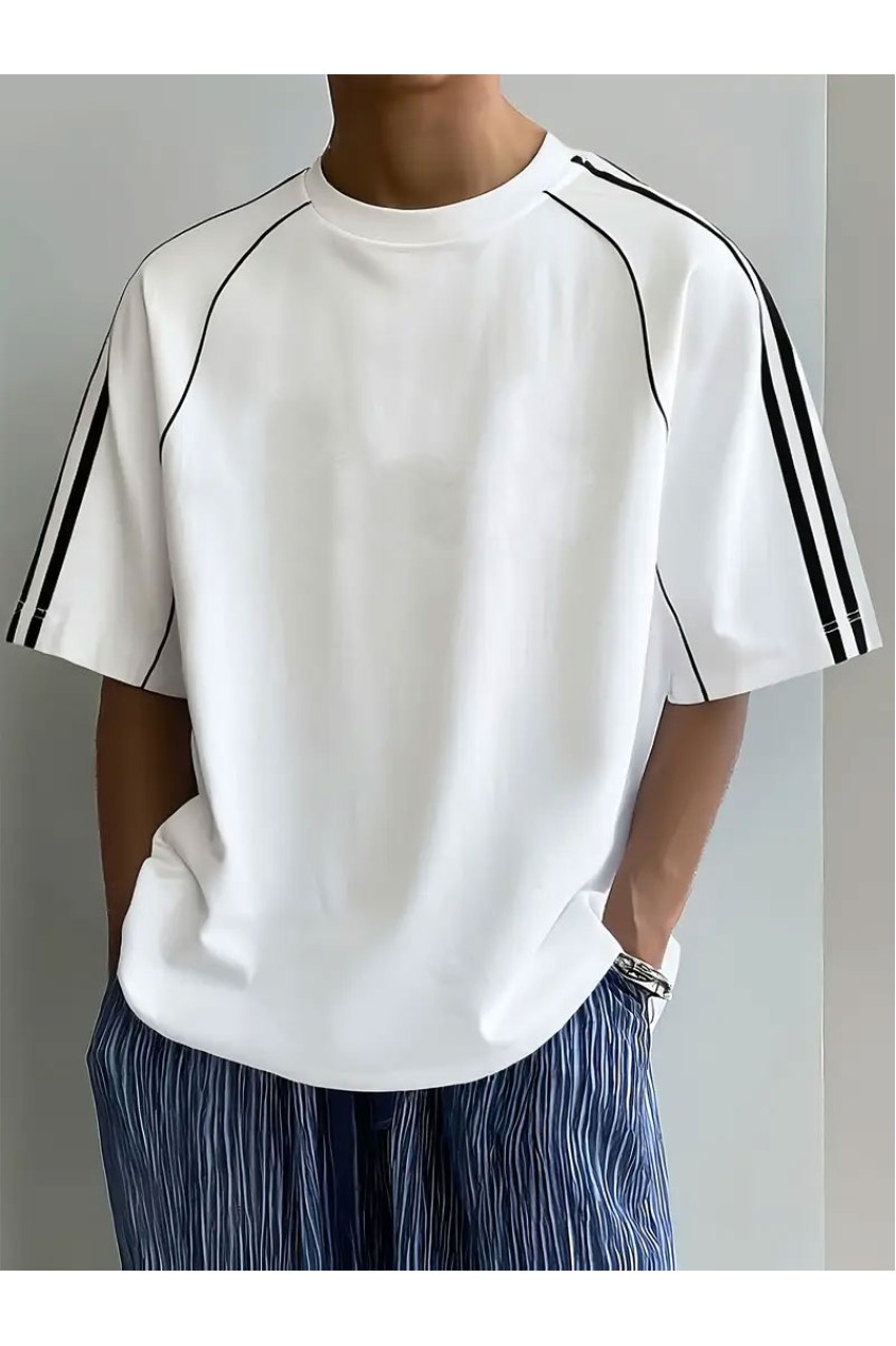 Beyaz Oversize Omuz Şeritli Arabiyeli Bisiklet Yaka Penye T-Shirt Beyaz Oversize Omuz Şeritli Arabiyeli Bisiklet Yaka Penye T-Shirt