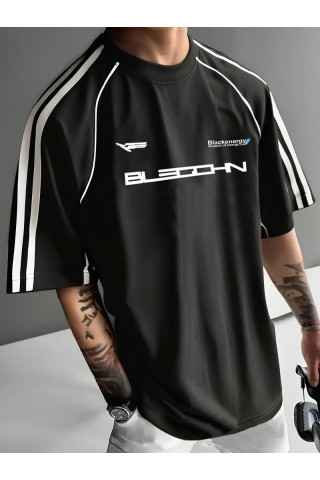 Siyah Oversize Omuz Şeritli Arabiyeli Blackenergy Baskılı Bisiklet Yaka Penye T-Shirt Siyah Oversize Omuz Şeritli Arabiyeli Blackenergy Baskılı Bisiklet Yaka Penye T-Shirt