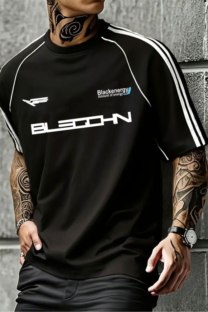 Siyah Oversize Omuz Şeritli Arabiyeli Blackenergy Baskılı Bisiklet Yaka Penye T-Shirt Siyah Oversize Omuz Şeritli Arabiyeli Blackenergy Baskılı Bisiklet Yaka Penye T-Shirt