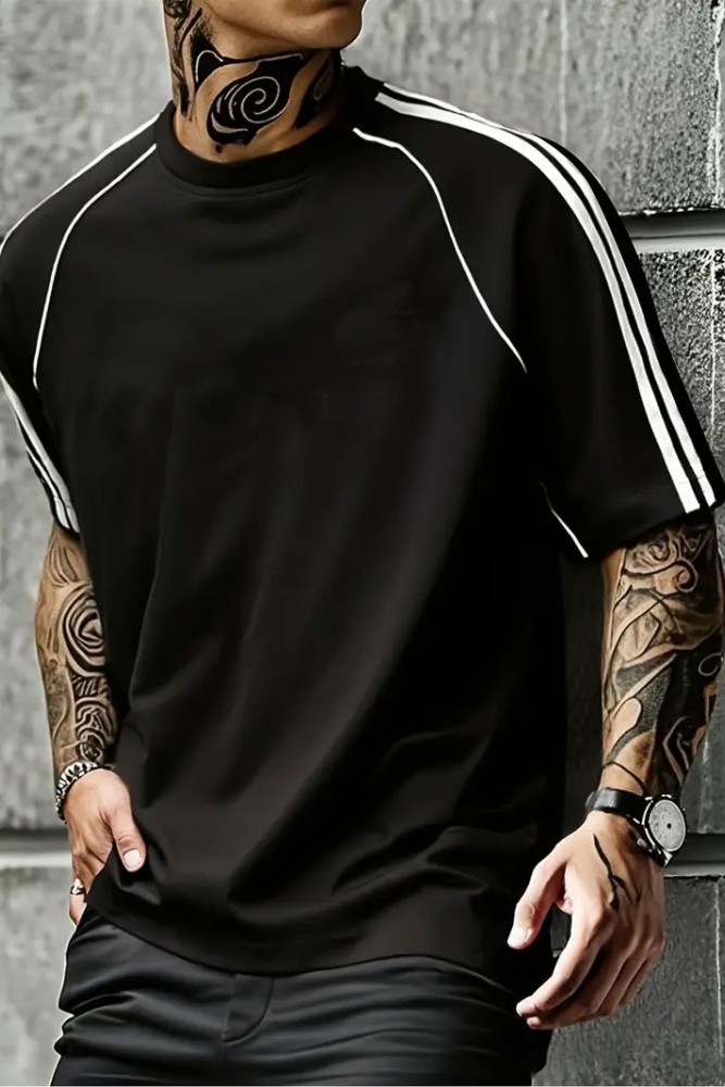 Siyah Oversize Omuz Şeritli Arabiyeli Bisiklet Yaka Penye T-Shirt Siyah Oversize Omuz Şeritli Arabiyeli Bisiklet Yaka Penye T-Shirt