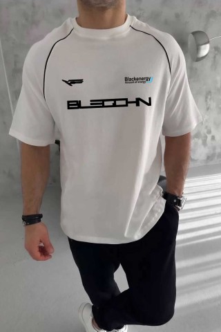 Beyaz Oversize Arabiyeli Black Energy Baskılı Bisiklet Yaka Penye T-Shirt Beyaz Oversize Arabiyeli Black Energy Baskılı Bisiklet Yaka Penye T-Shirt