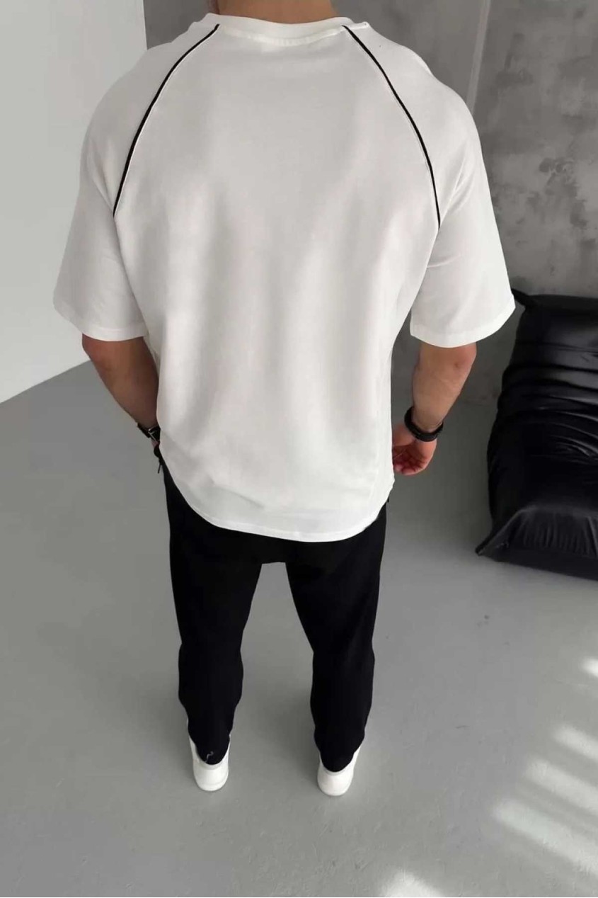 Beyaz Oversize Arabiyeli Düz Bisiklet Yaka Penye T-Shirt Beyaz Oversize Arabiyeli Düz Bisiklet Yaka Penye T-Shirt